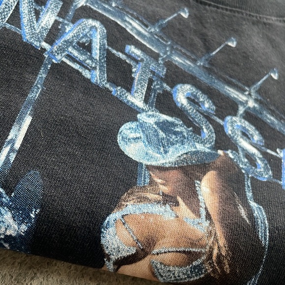 - BEEHIVE OFFICIAL MERCH TSHIRT FROM THE WORLD TOUR *NEW* - Picture 9 of 10